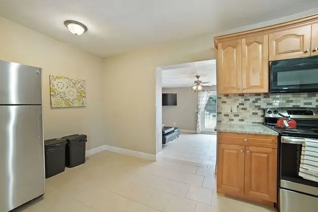 3BR House in Tampa by Tom Well IG - 3220 - Mutfak