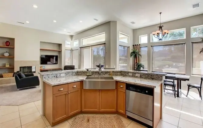 3BR PGA West Pool Home by ELVR - 54899 - Mutfak