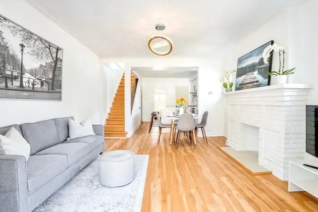 3BR Townhouse - St Clair West Village w Parking