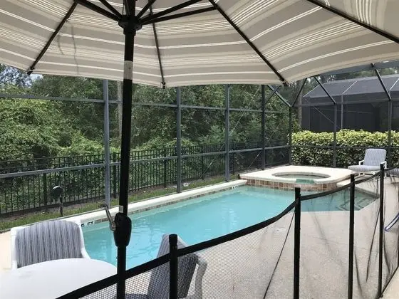 4 Bed and 3 Bath in Perfect Location With Pool by Florida Dream Home - Havuz