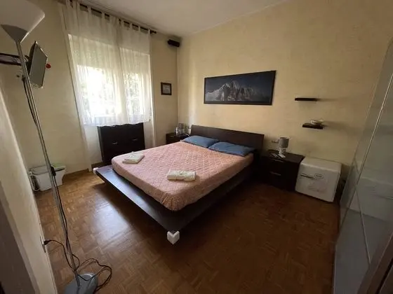 4 bed Apartment in Milano 7 min Duomo up to 6 Peop