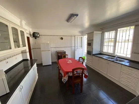 4-bed Beautiful Villa w/ View and Private Parking - Mutfak