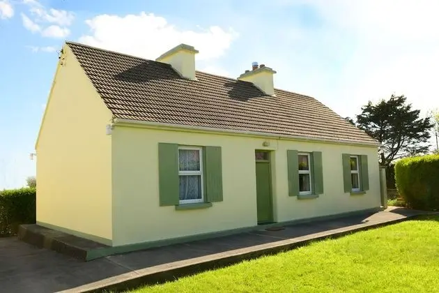 4-bed Cottage in Co. Galway 5 Minutes From Beach - 1