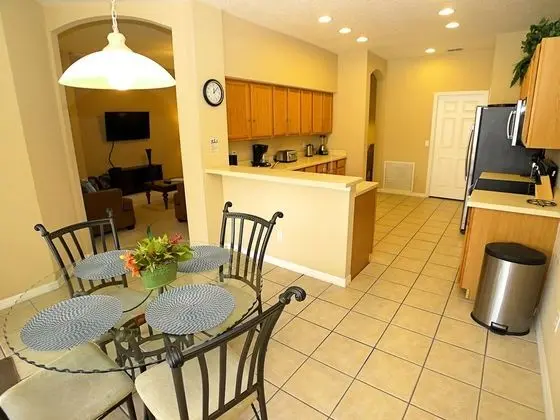4 BED Pool Home ON Golf Community - Mutfak
