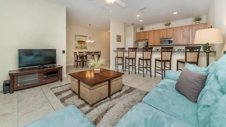 4 Bedroom 3 Bath Town Home With Pool in Paradise Palms