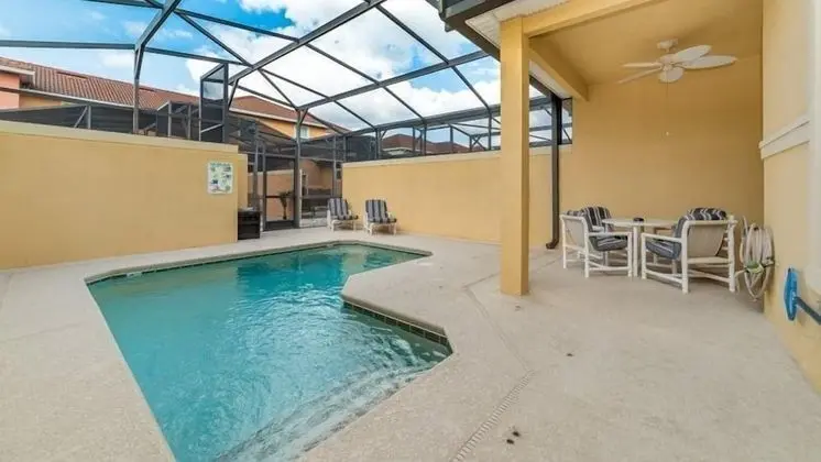 4 Bedroom 3 Bath Town Home With Pool in Paradise Palms - Havuz