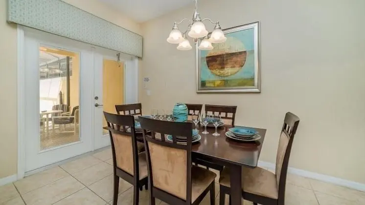 4 Bedroom 3 Bath Town Home With Pool in Paradise Palms - Mutfak
