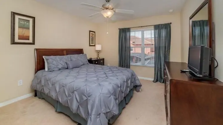4 Bedroom 3 Bath Town Home With Pool in Paradise Palms - Oda