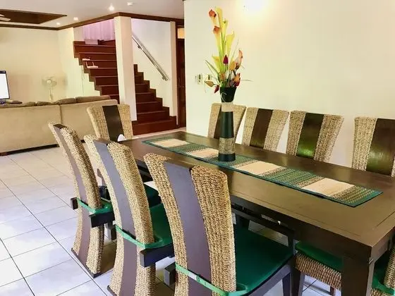 4 Bedroom Villa on Beachfront Resort TG39 - Yerinde Yemek