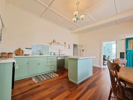 4 Bedroom Character House Papakura - Mutfak