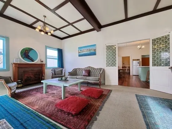 4 Bedroom Character House Papakura - Öne Çıkan Resim