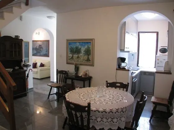 4 Bedroom Holiday Home in Peaceful Area near Beach - Mutfak