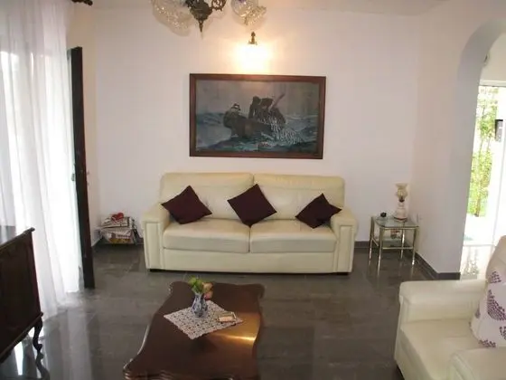4 Bedroom Holiday Home in Peaceful Area near Beach - Oda Düzeni