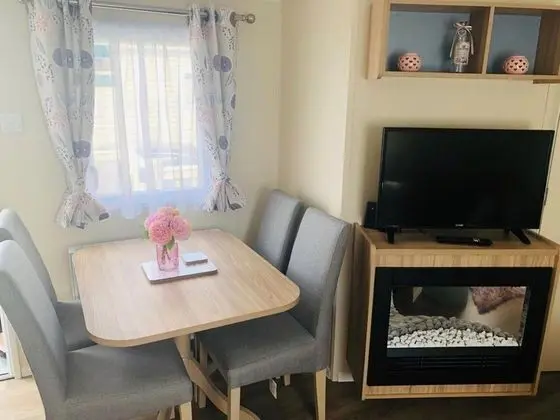 4 Bedroom Holiday Home Tattershall Lakes - Yerinde Yemek