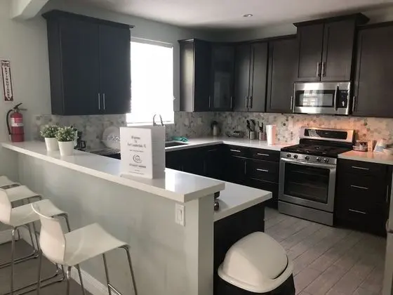 4 Bedroom Home by Ideal Experience VR - Mutfak