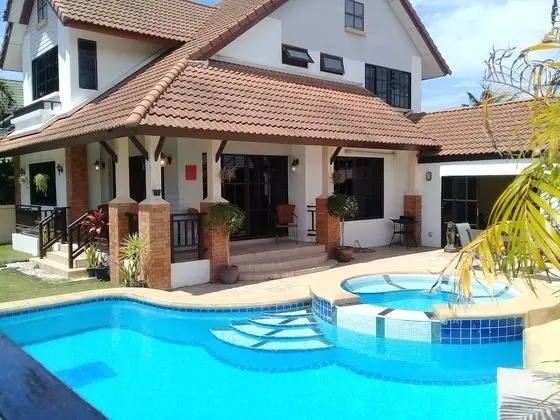 4 Bedroom House & Private Pool Pattaya - Dış Mekan