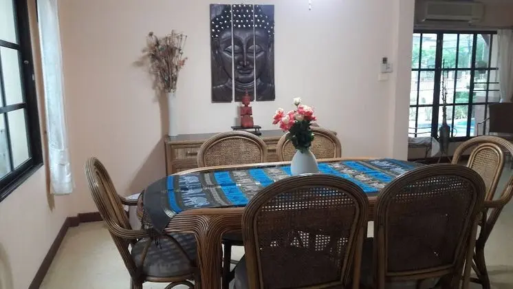 4 Bedroom House & Private Pool Pattaya - Oda Düzeni