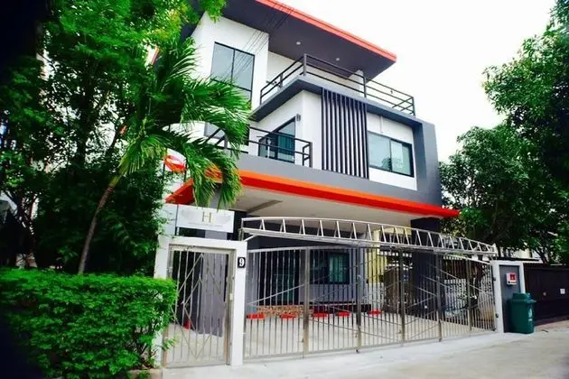 4 Bedroom House at Skytrain