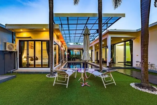 4 Bedroom Modern Pool Villa BL10