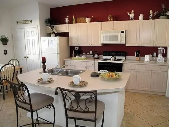4 Bedroom Pool Home With Games Room In Gated Resort - Mutfak
