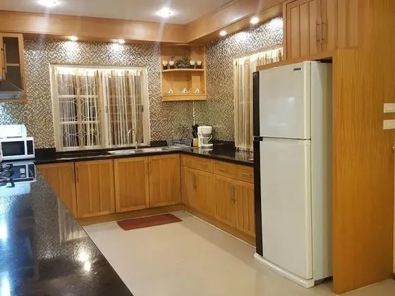 4 Bedroom Villa Private Pool Central Pattaya 15 min Away - Mutfak