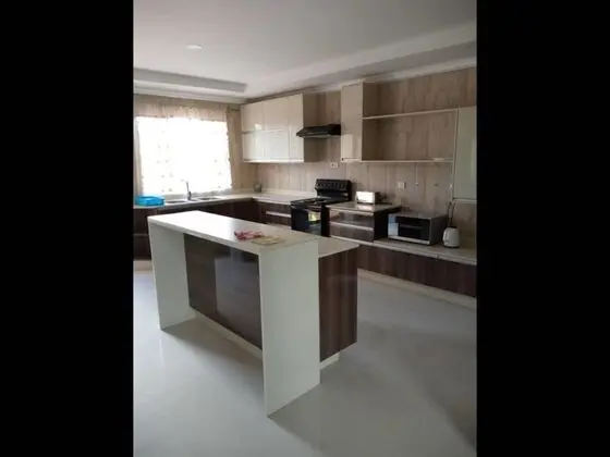 4 Bedrooms Exclusive Apartment in Jesmondin - Mutfak