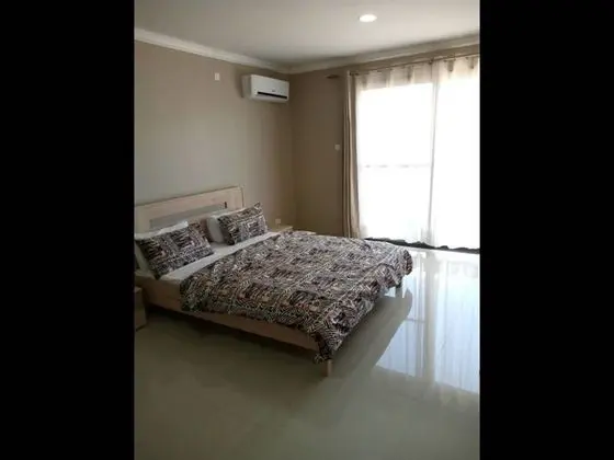 4 Bedrooms Exclusive Apartment in Jesmondin - Oda