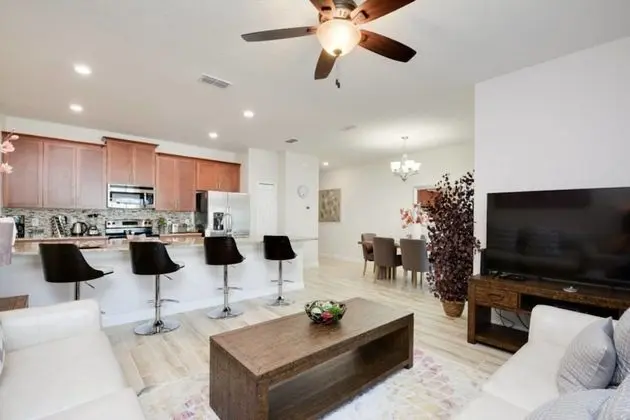 4 Bedrooms Villa - Storey Lake