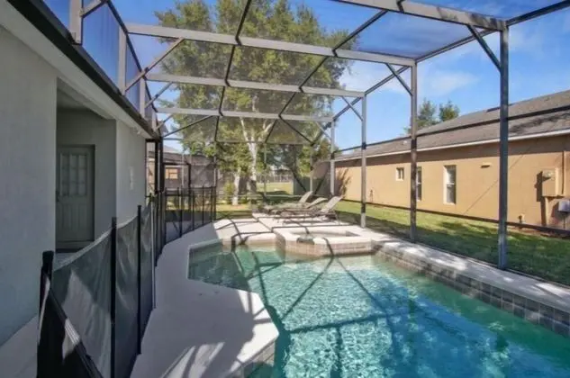 4 BR 3BA Pool Home in West Haven - Havuz