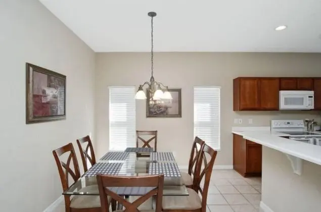 4 BR 3BA Pool Home in West Haven - Mutfak