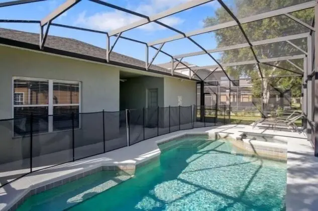 4 BR 3BA Pool Home in West Haven - Oda