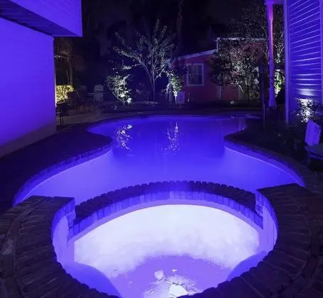 4 BR Celebrity House next to French QT - Havuz