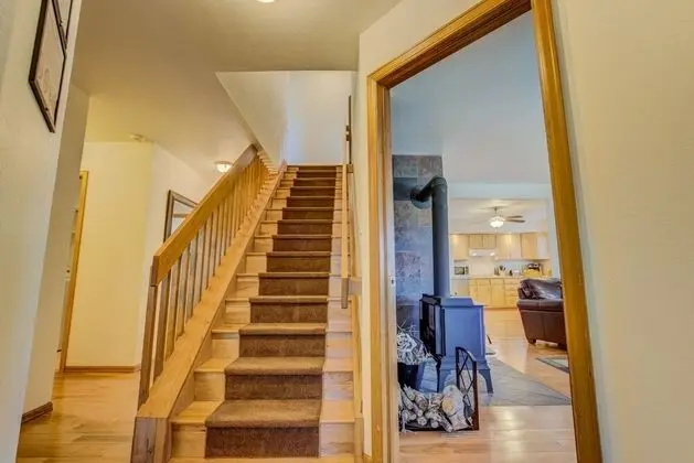 4 BR Country Home in Suburbs W/trails & Parks - İç Mekan