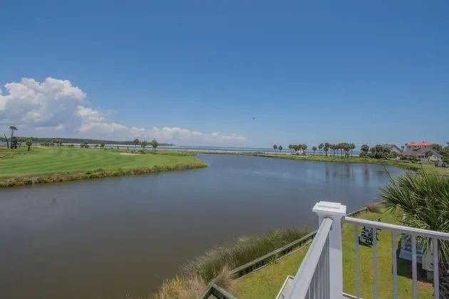 4 Fairway Club
