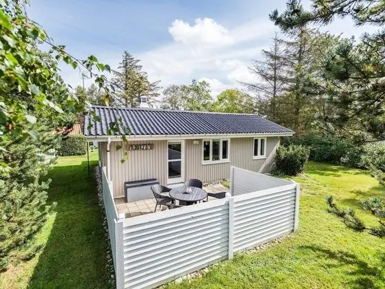 4 Person Holiday Home on a Holiday Park in Blåvand