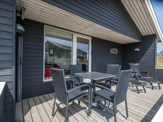 4 Person Holiday Home on a Holiday Park in Fanø