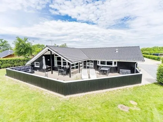 4 Person Holiday Home on a Holiday Park in Hemmet