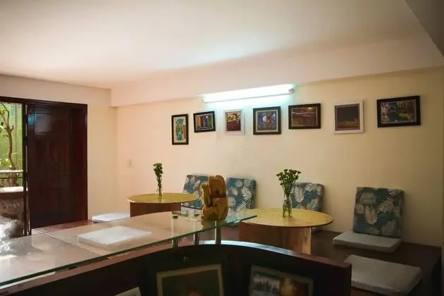 4 Seasons Hostel - Lobi