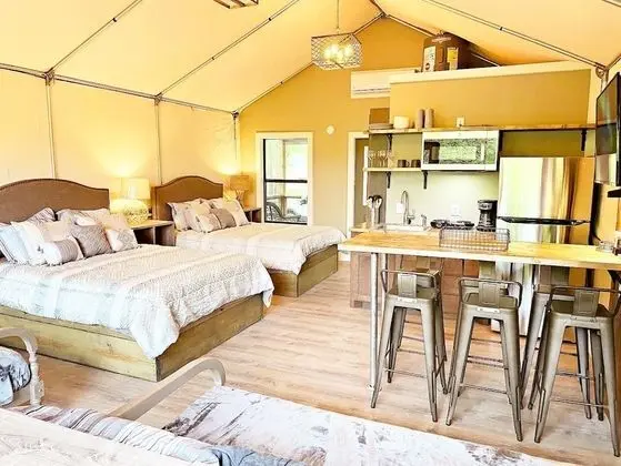 4 Son's Rio Cibolo - Birdhouse Cabin - Oda
