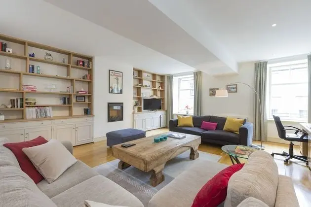 401 Thistle Street Apartment