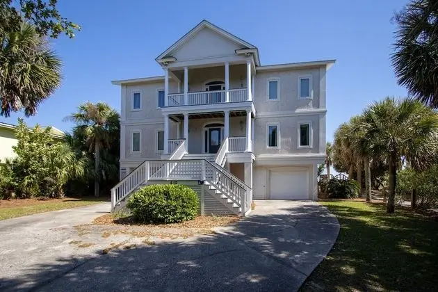 412 Tarpon Blvd