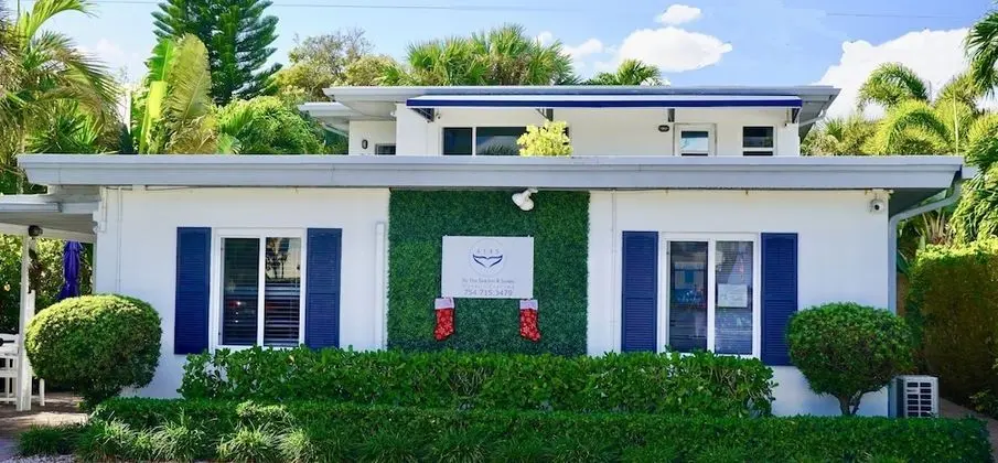 4145 By The Sea Inn & Suites - Dış Mekan