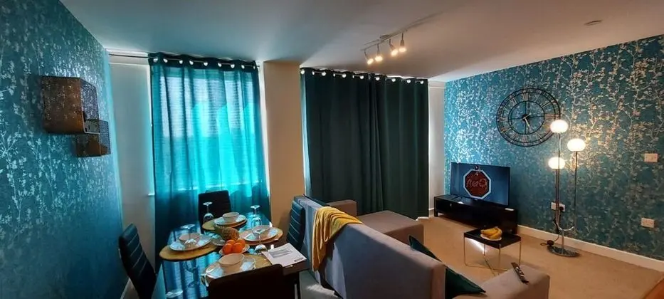 418 Prosperity House, Derby - 2 Bedroom Apartment - Oda Düzeni