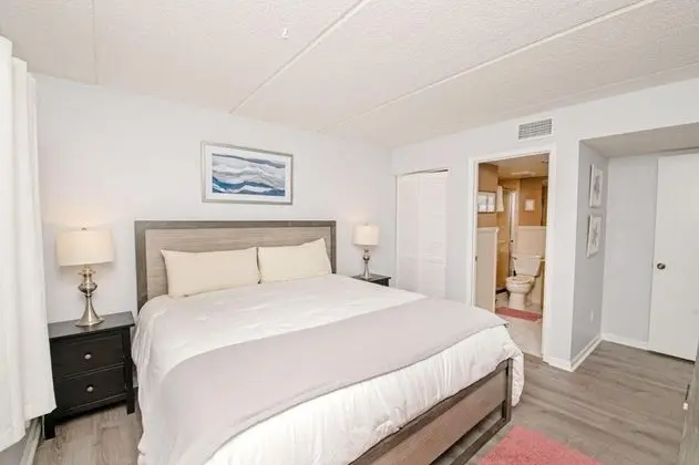 4205 Courtyard Villa 2nd Fl N - Oda
