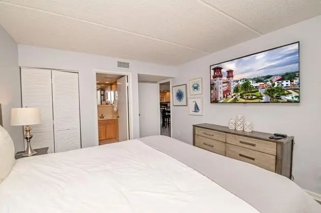 4205 Courtyard Villa 2nd Fl N - Oda