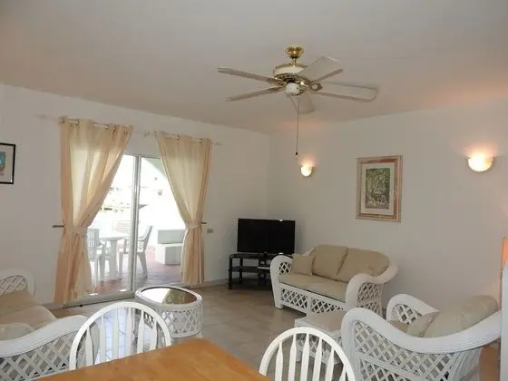 Villa 420D at Jolly Harbour - Oda Düzeni