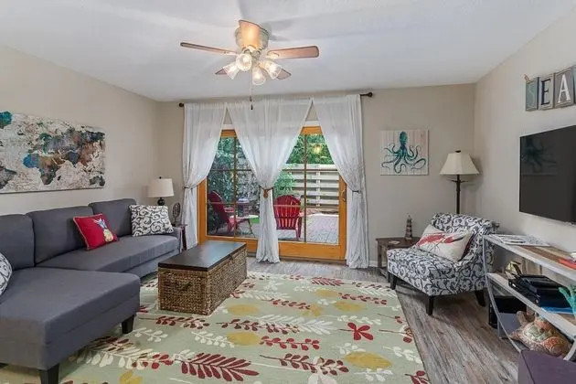 425 Magnolia Unit I by Hodnett Cooper - Öne Çıkan Resim
