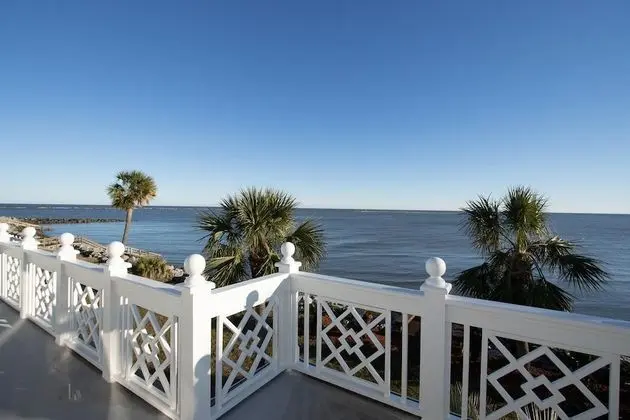 425 Ocean Point Ln