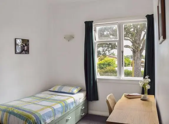 42B COLLEGE HOUSE