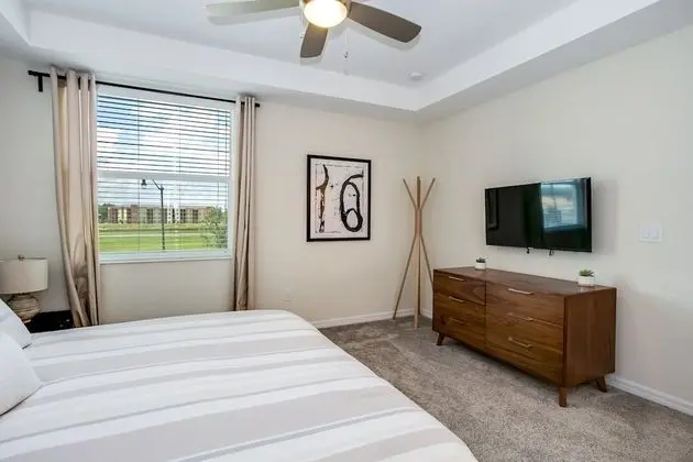 4721 Unit208 Amazing Story Lake Brand New Condo - Oda